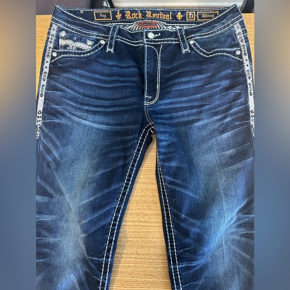 Rock Revival 33 - Picture 2 of 6